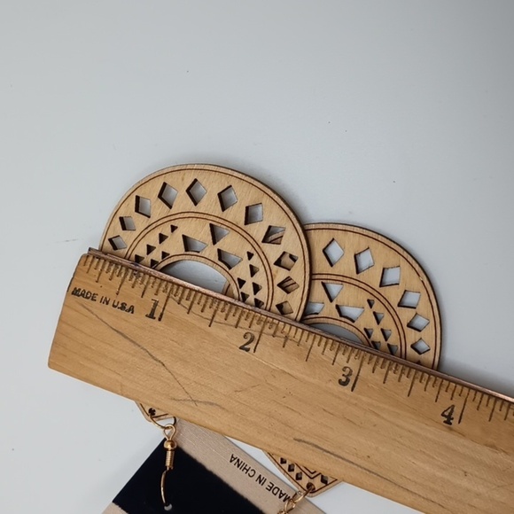 Wood earrings hollowed out TEAR drop wood boho carved earrings - Picture 4 of 5